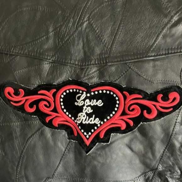 Ladies Leather Vest with 9 patches. - Picture 10 of 10